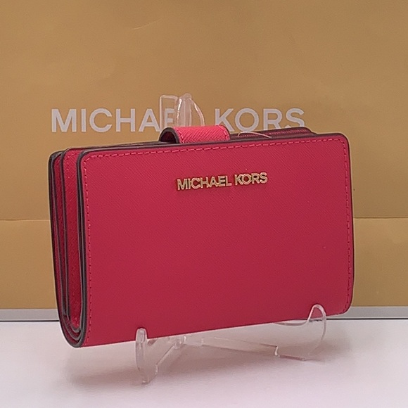 MICHAEL KORS
Medium Crossgrain Leather Wallet
Electric Pink
NWT - Picture 2 of 14